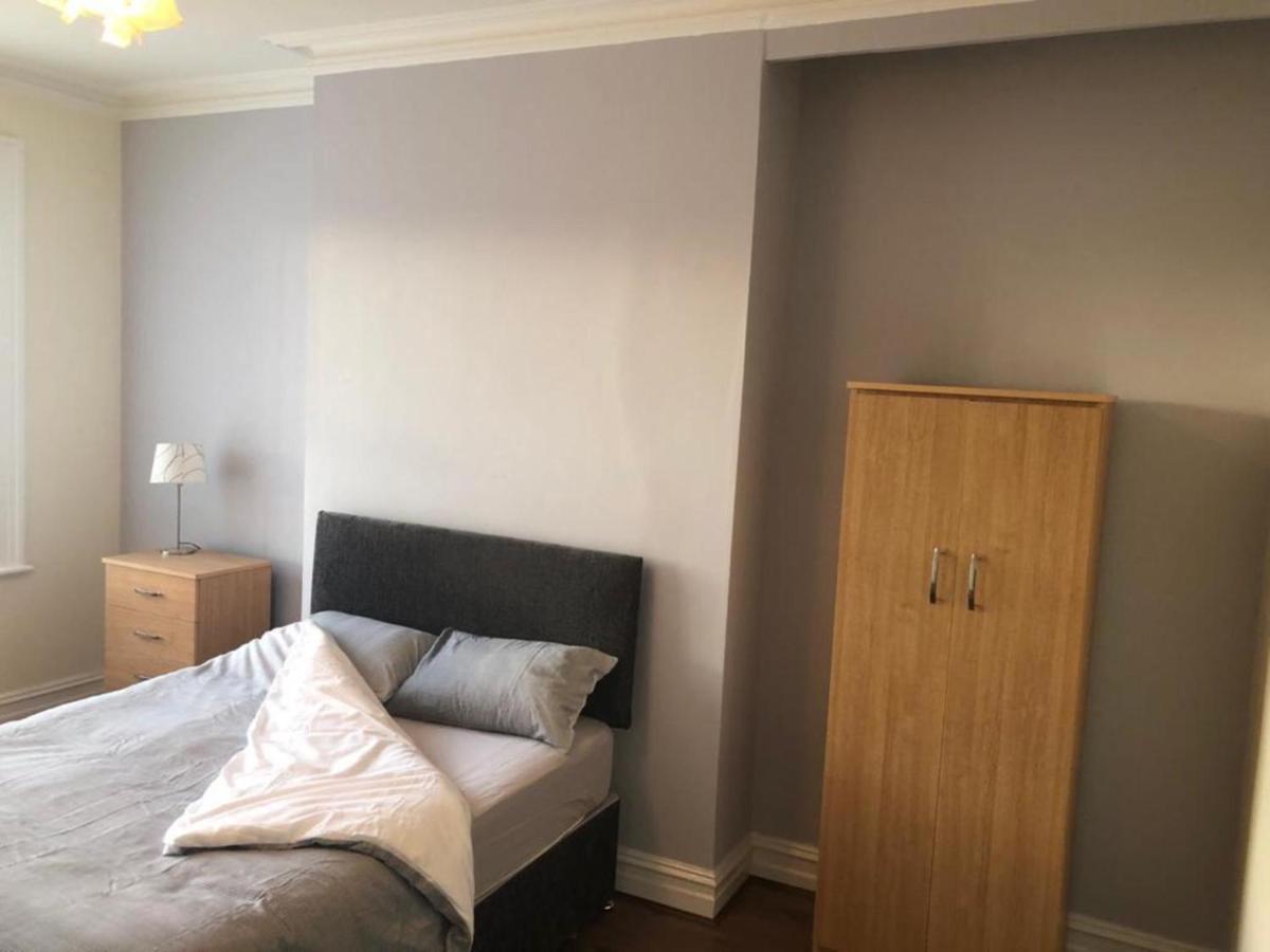 Holiday home Large Eight Bedroom House Liverpool